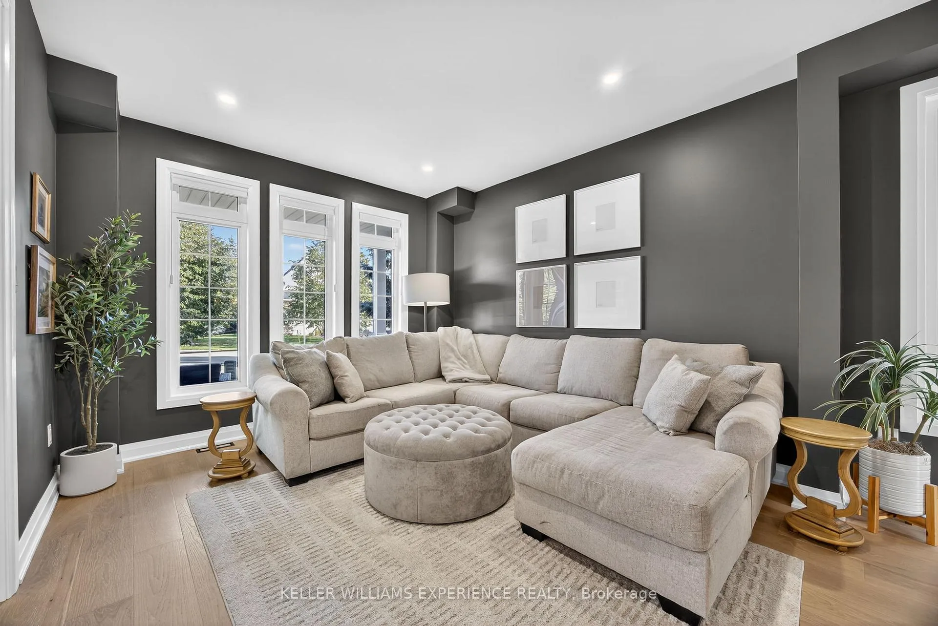 Photo 10 of 50 Regalia Way, Barrie, Innis-Shore — HOMEH
