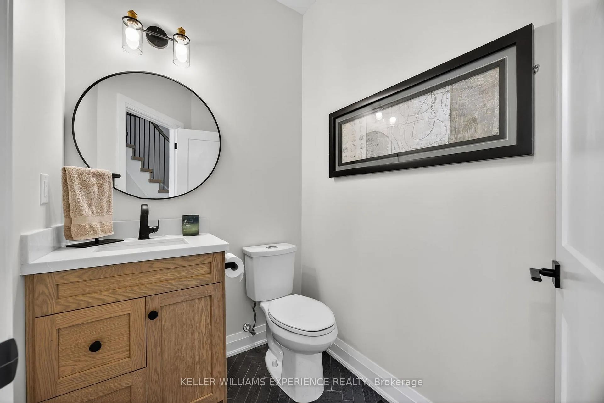 Photo 11 of 50 Regalia Way, Barrie, Innis-Shore — HOMEH