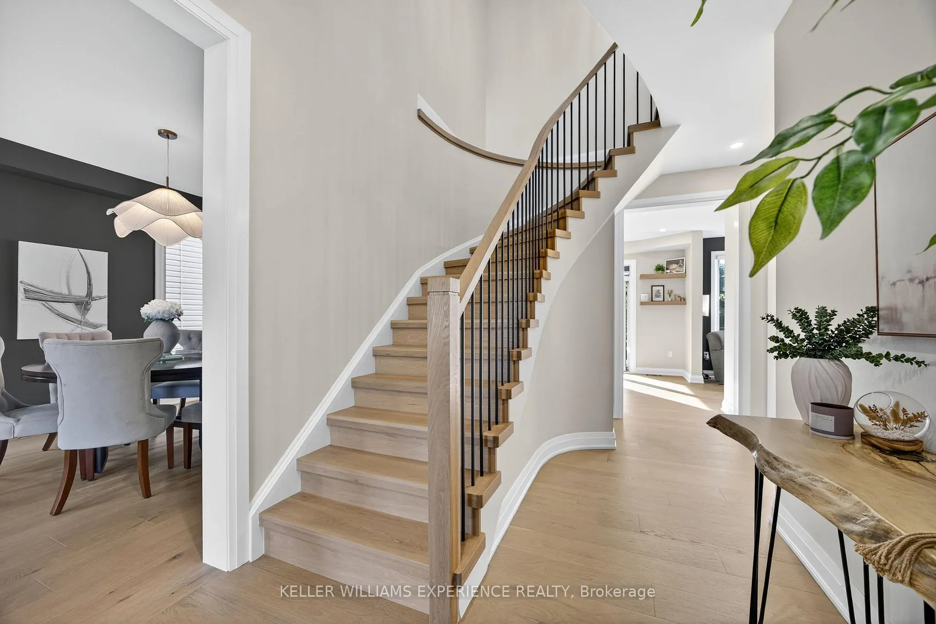 Photo 13 of 50 Regalia Way, Barrie, Innis-Shore — HOMEH