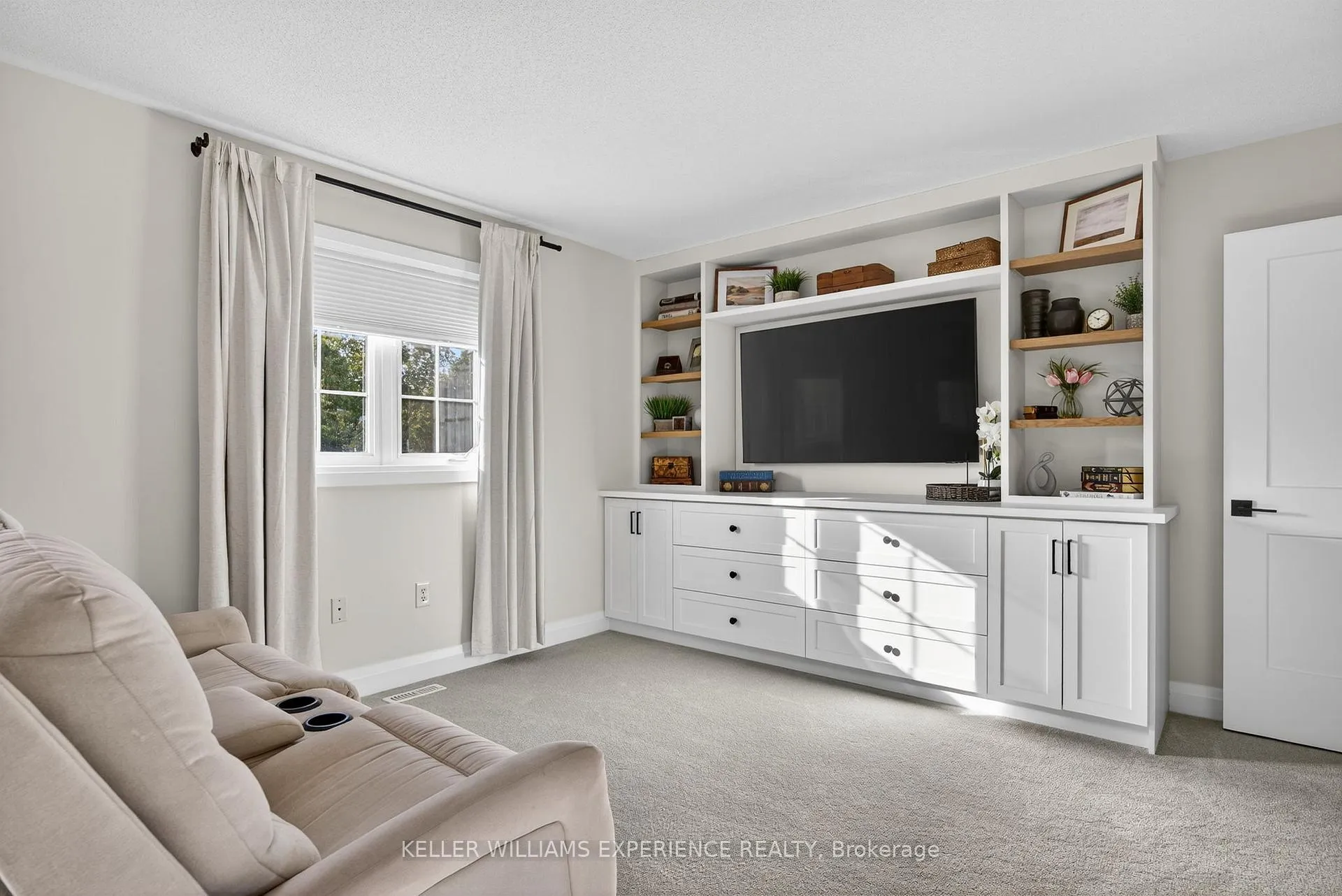 Photo 16 of 50 Regalia Way, Barrie, Innis-Shore — HOMEH