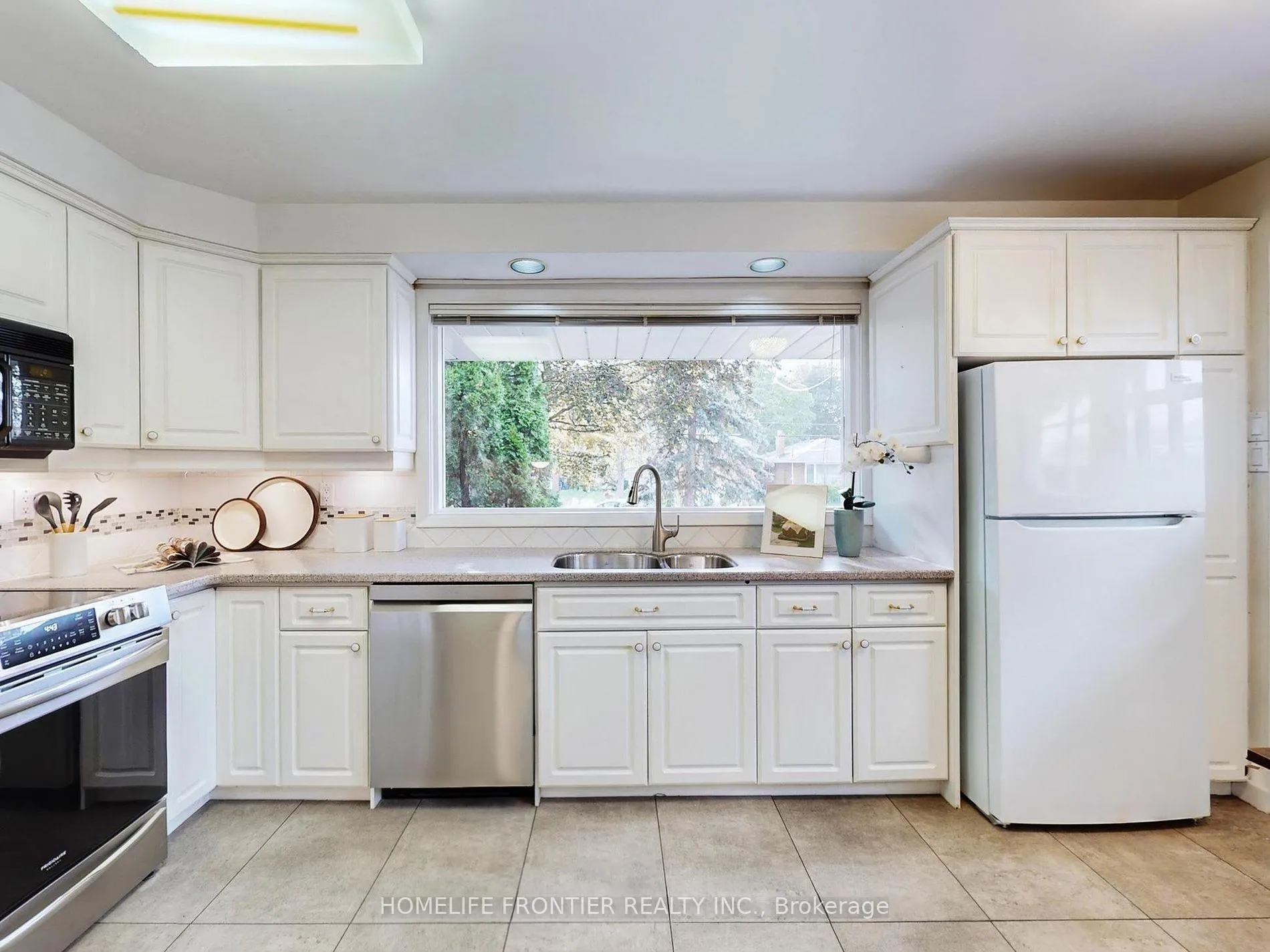 Photo 10 of Unit Upper, 52 Landfair Crescent, Scarborough, Woburn — HOMEH
