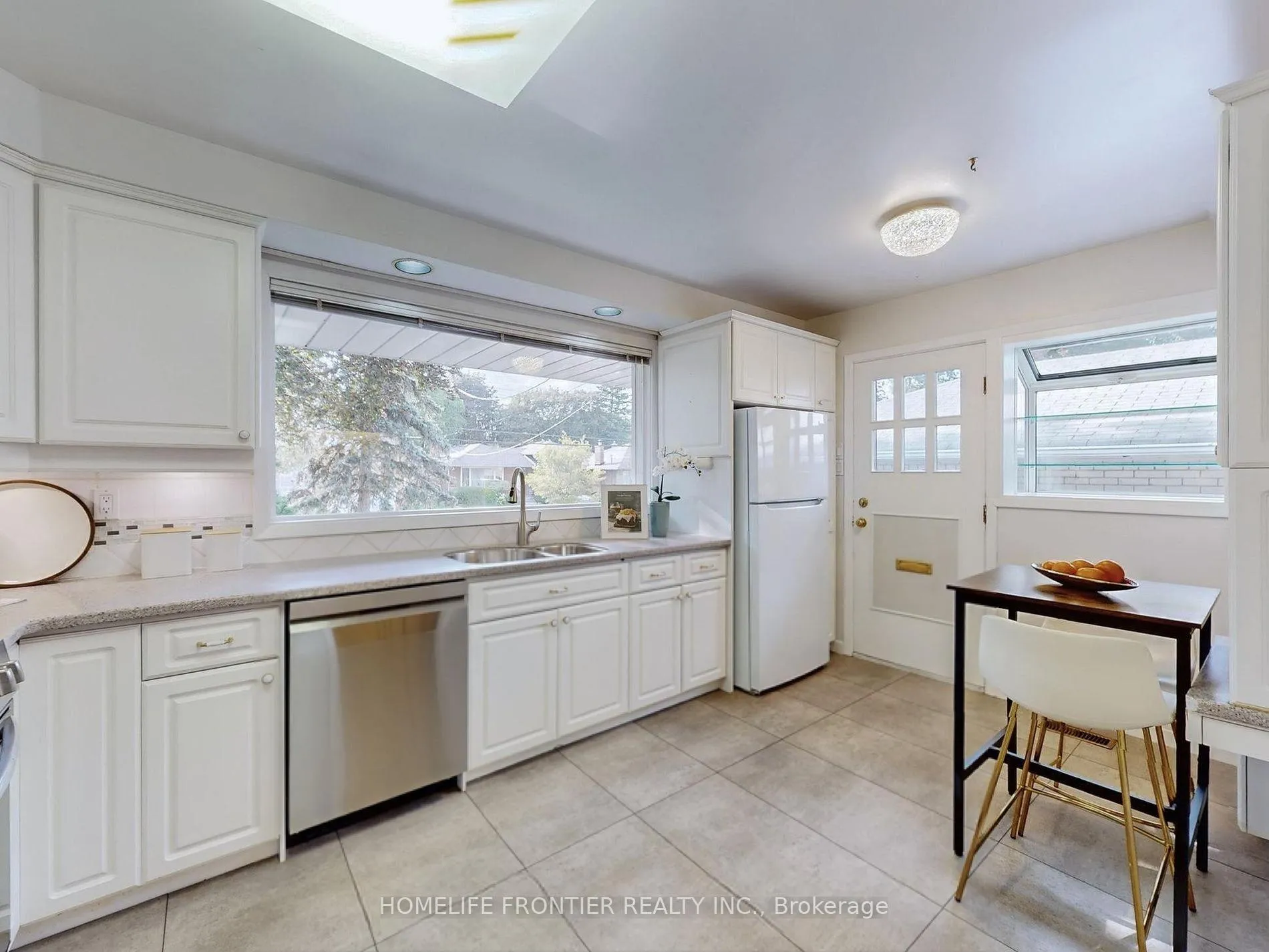 Photo 12 of Unit Upper, 52 Landfair Crescent, Scarborough, Woburn — HOMEH