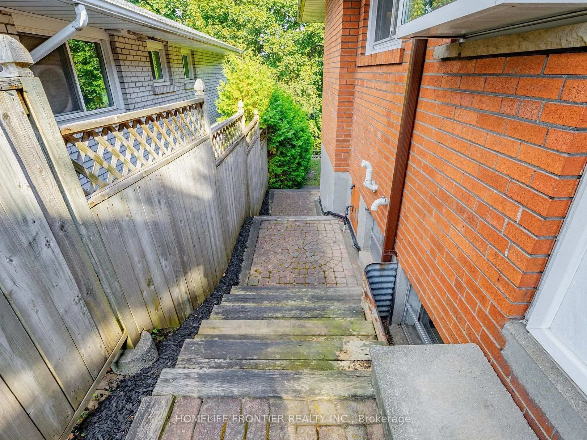 Photo 25 of Unit Upper, 52 Landfair Crescent, Scarborough, Woburn — HOMEH