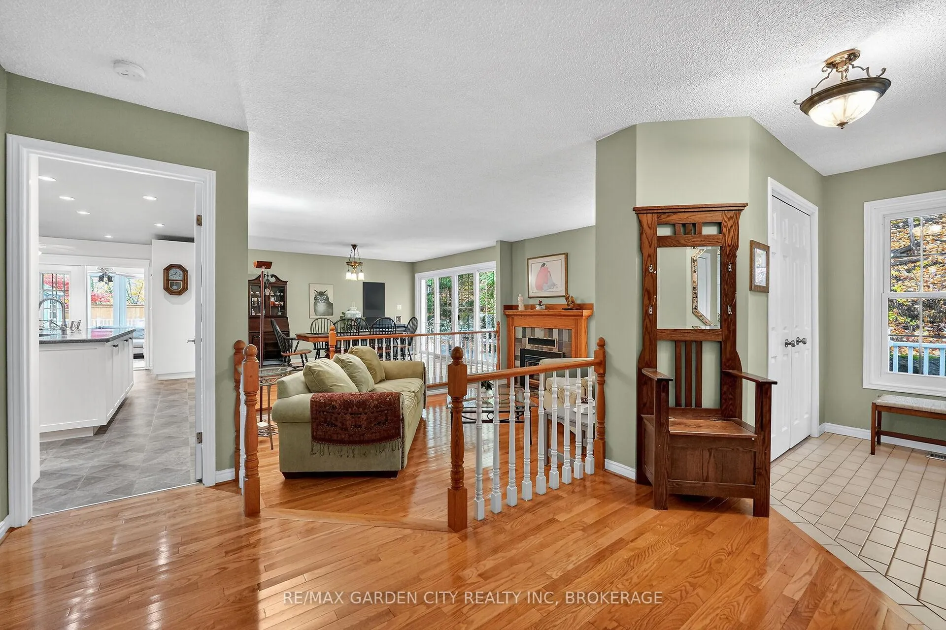 Photo 5 of 39 Orchard Parkway, Grimsby, Grimsby East — HOMEH