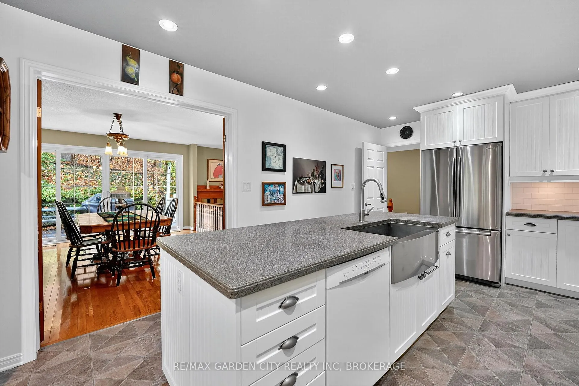 Photo 10 of 39 Orchard Parkway, Grimsby, Grimsby East — HOMEH