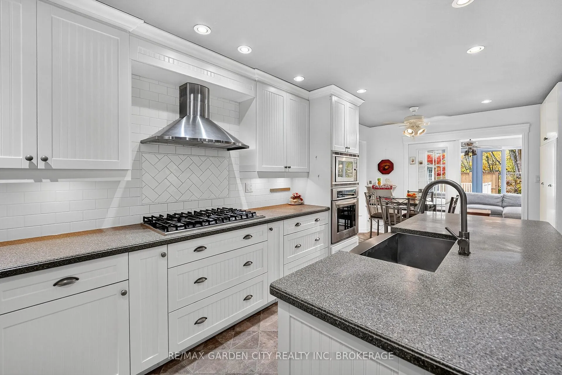 Photo 11 of 39 Orchard Parkway, Grimsby, Grimsby East — HOMEH