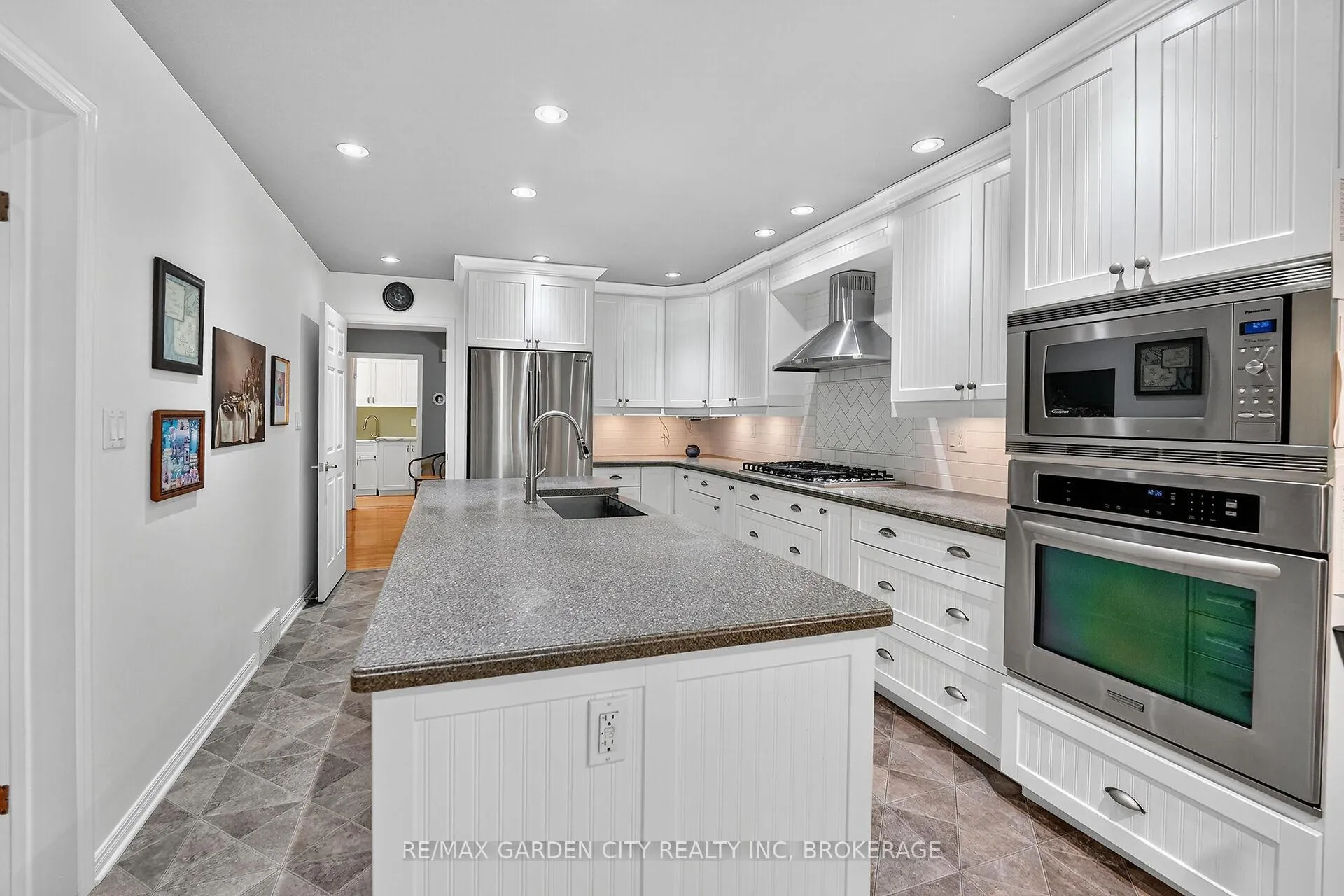 Photo 14 of 39 Orchard Parkway, Grimsby, Grimsby East — HOMEH