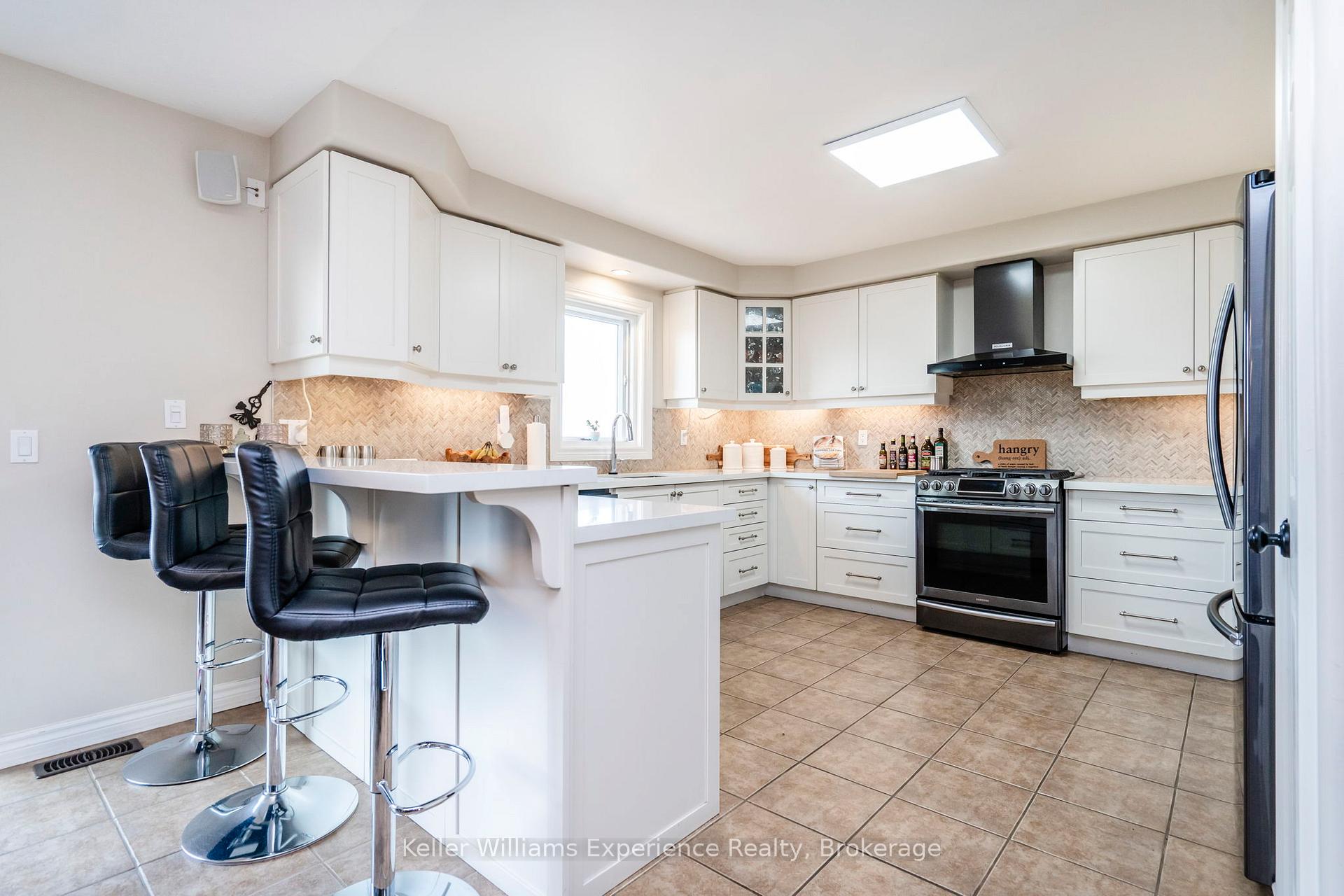 Photo 8 of 54 Asselin Drive, Tiny, Rural Tiny — HOMEH