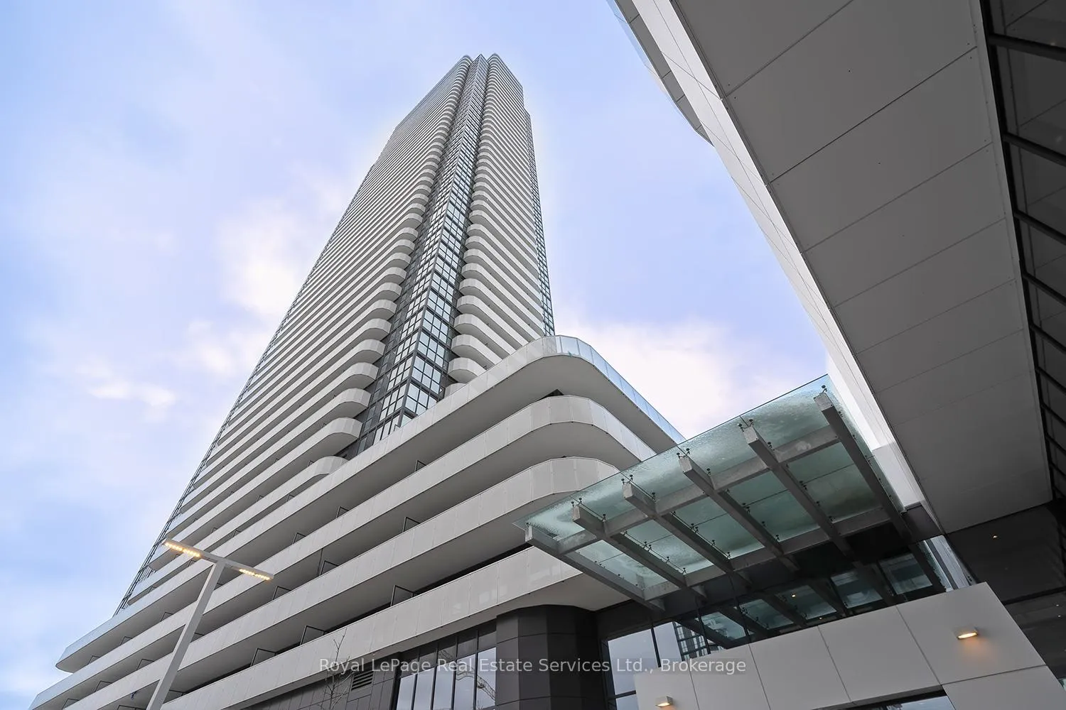 Photo 2 of Unit 4303, 8 Interchange Way, Vaughan, Vaughan Corporate Centre — HOMEH