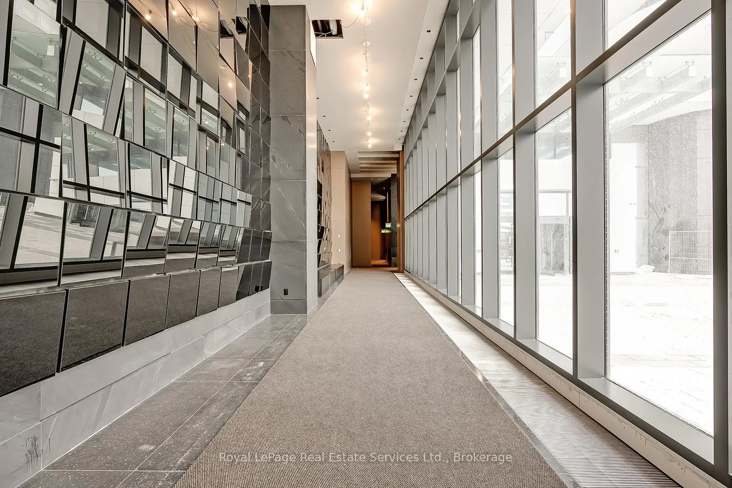 Photo 4 of Unit 4303, 8 Interchange Way, Vaughan, Vaughan Corporate Centre — HOMEH