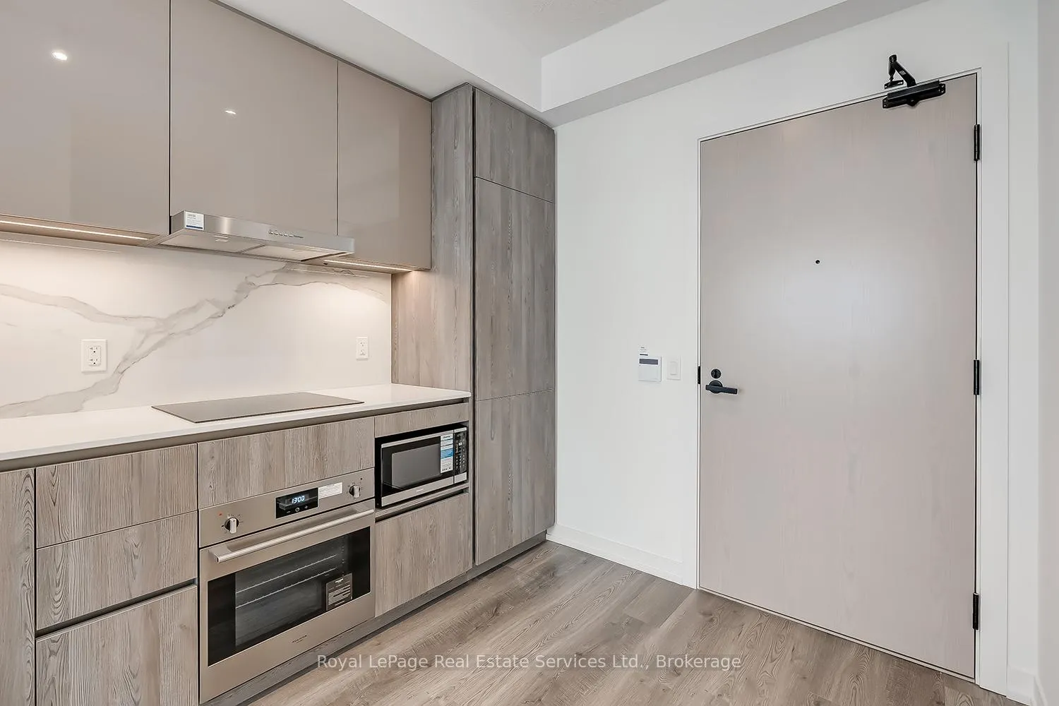 Photo 7 of Unit 4303, 8 Interchange Way, Vaughan, Vaughan Corporate Centre — HOMEH