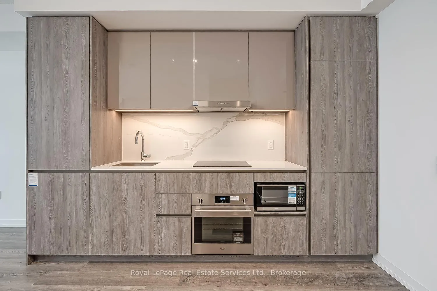 Photo 8 of Unit 4303, 8 Interchange Way, Vaughan, Vaughan Corporate Centre — HOMEH