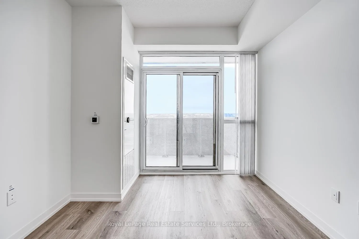 Photo 9 of Unit 4303, 8 Interchange Way, Vaughan, Vaughan Corporate Centre — HOMEH
