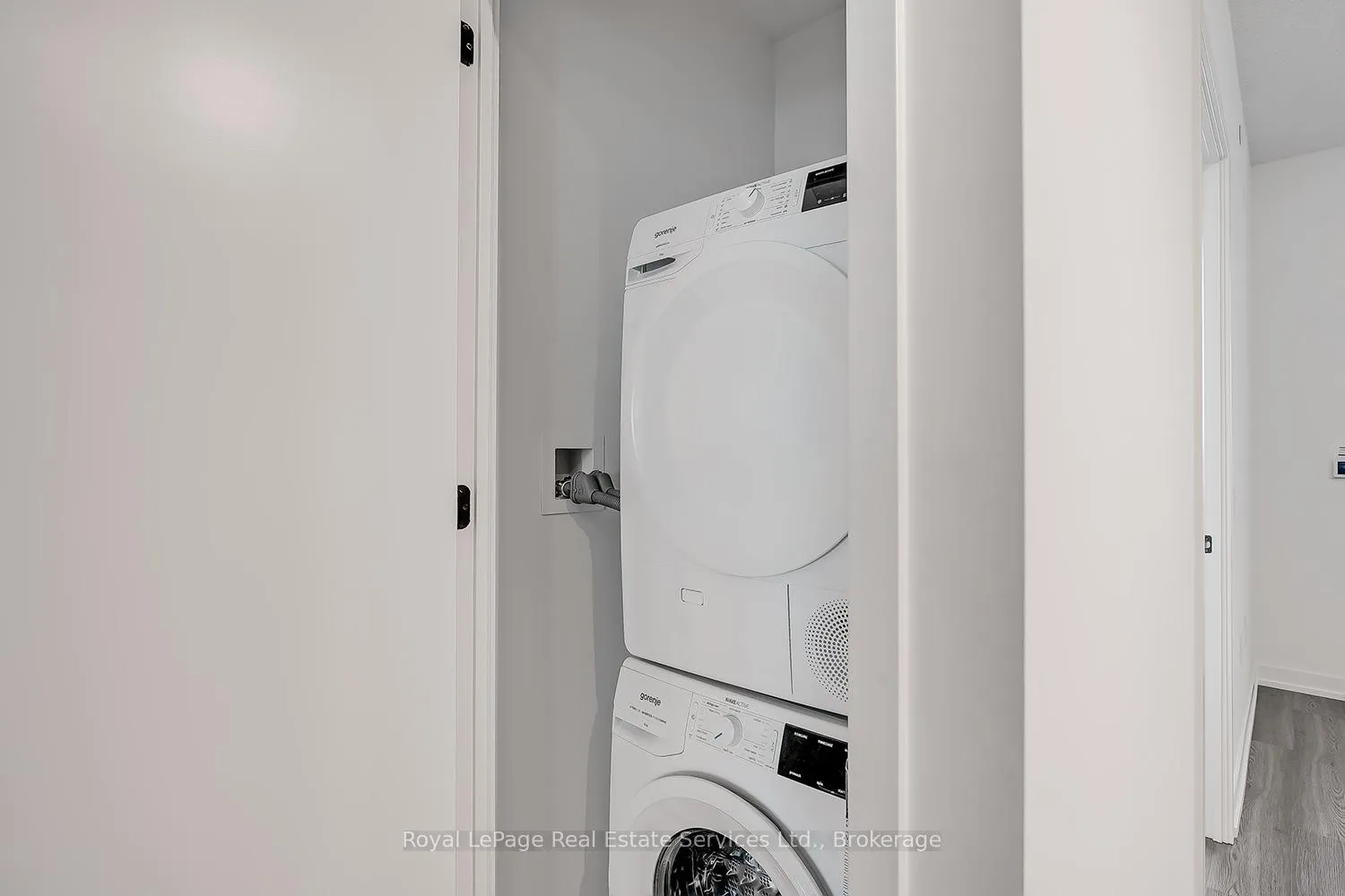 Photo 13 of Unit 4303, 8 Interchange Way, Vaughan, Vaughan Corporate Centre — HOMEH