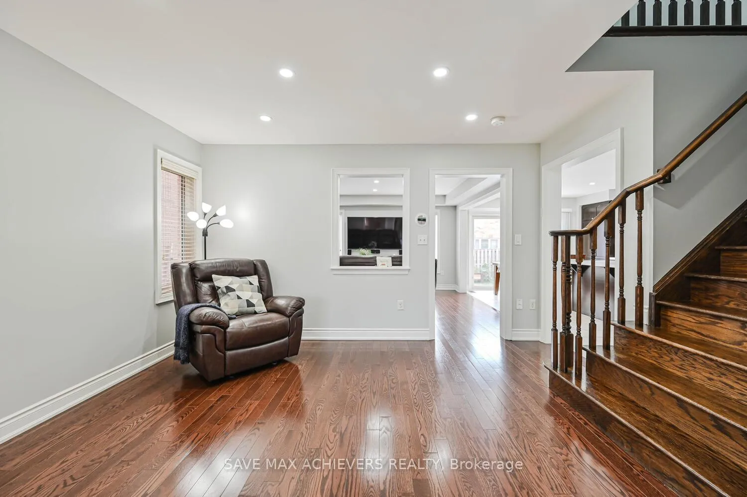 Photo 8 of 6 Seascape Crescent, Brampton, Bram East — HOMEH