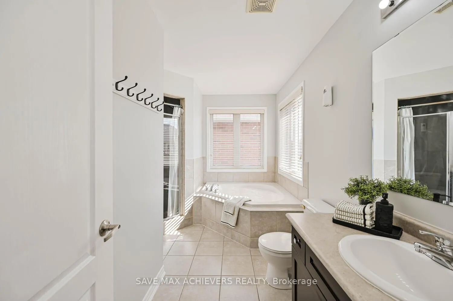 Photo 25 of 6 Seascape Crescent, Brampton, Bram East — HOMEH