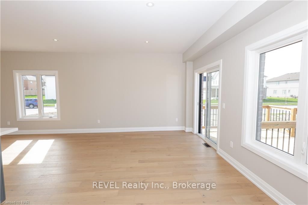 Photo 10 of 110 Elvira Way, Thorold, Rolling Meadows — HOMEH