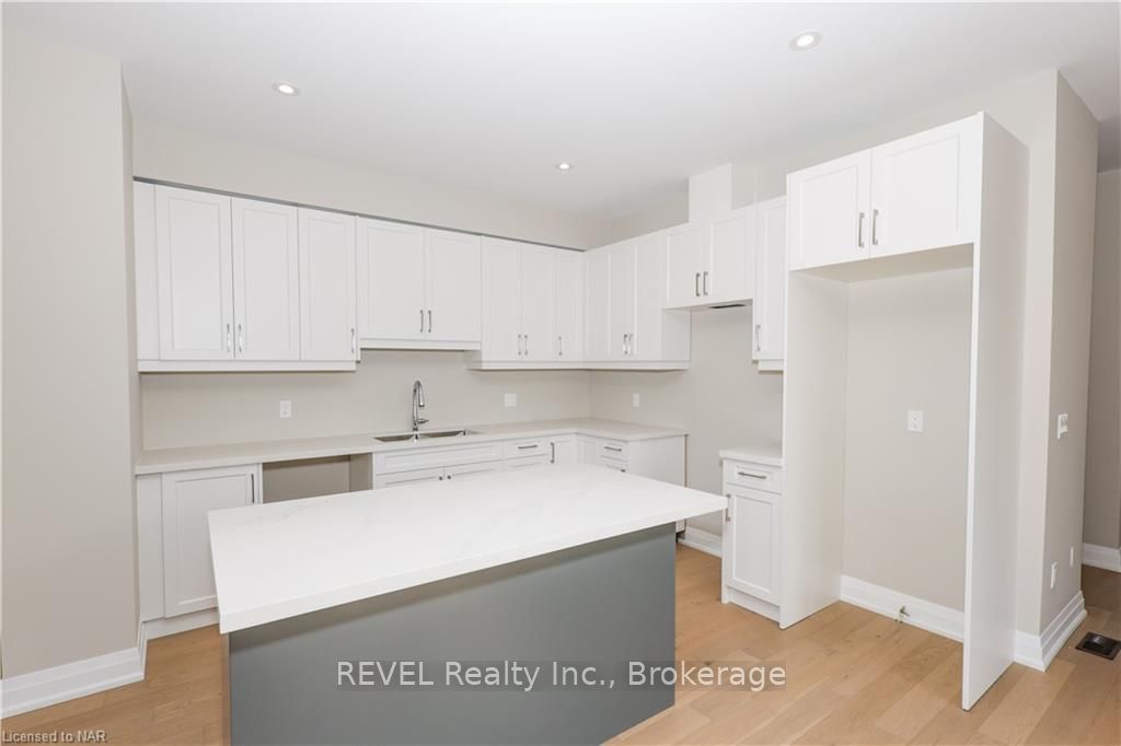 Photo 11 of 110 Elvira Way, Thorold, Rolling Meadows — HOMEH