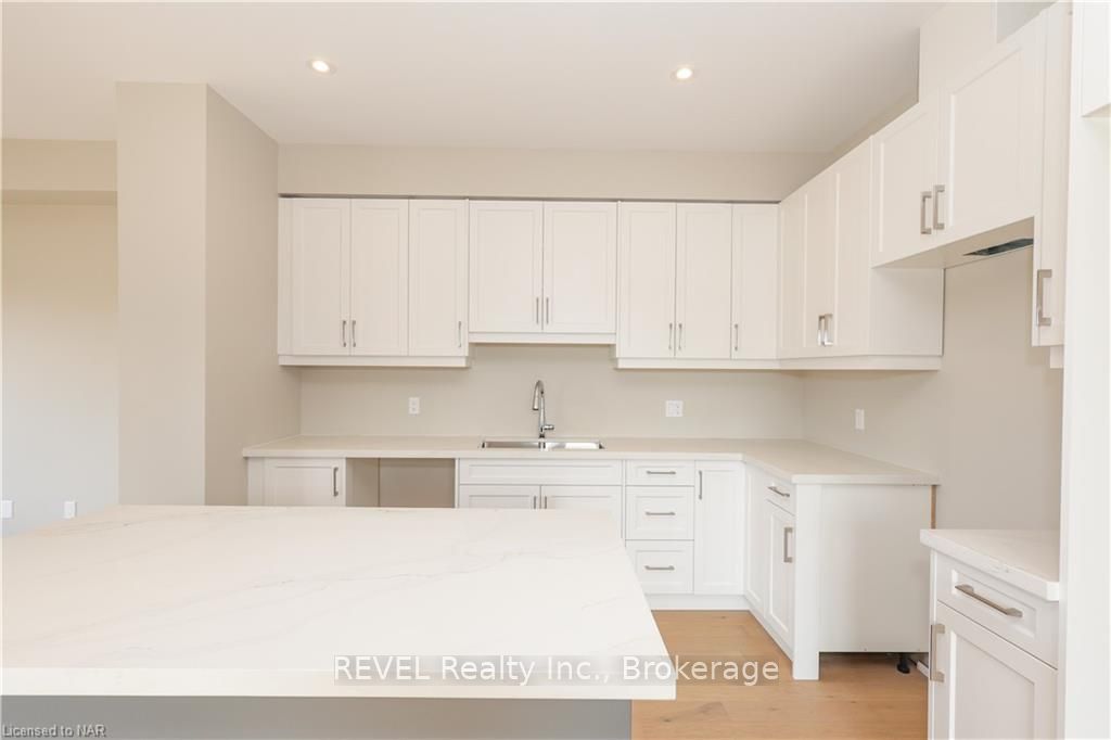Photo 12 of 110 Elvira Way, Thorold, Rolling Meadows — HOMEH