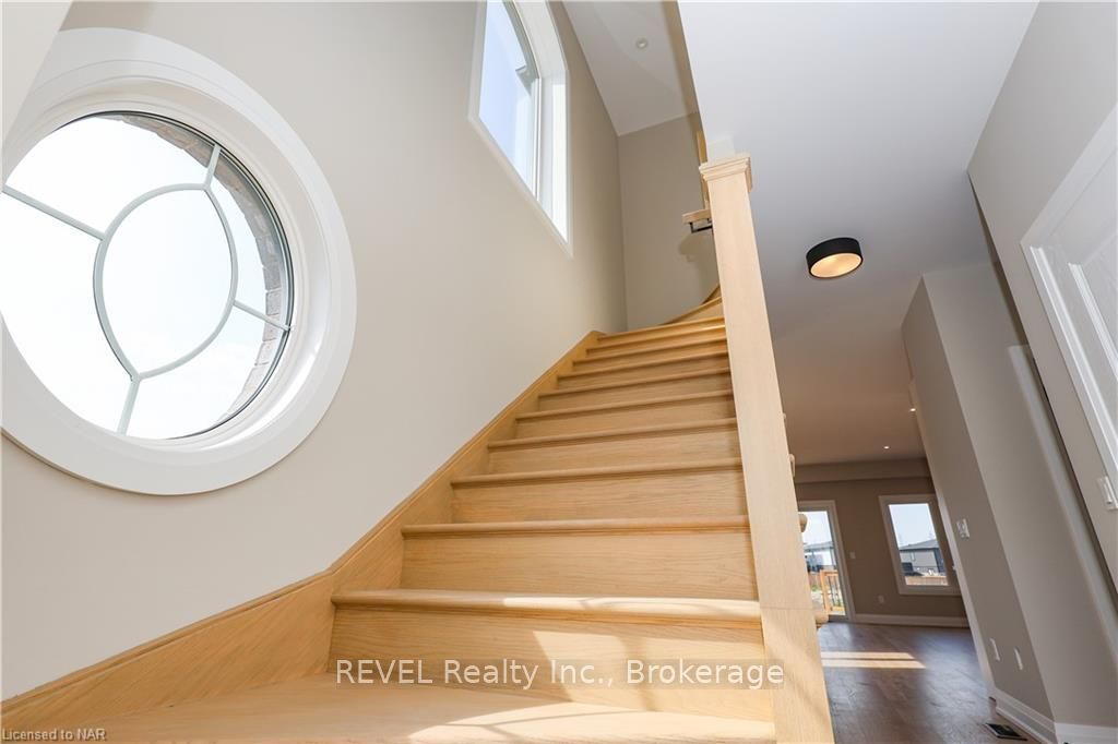 Photo 13 of 110 Elvira Way, Thorold, Rolling Meadows — HOMEH