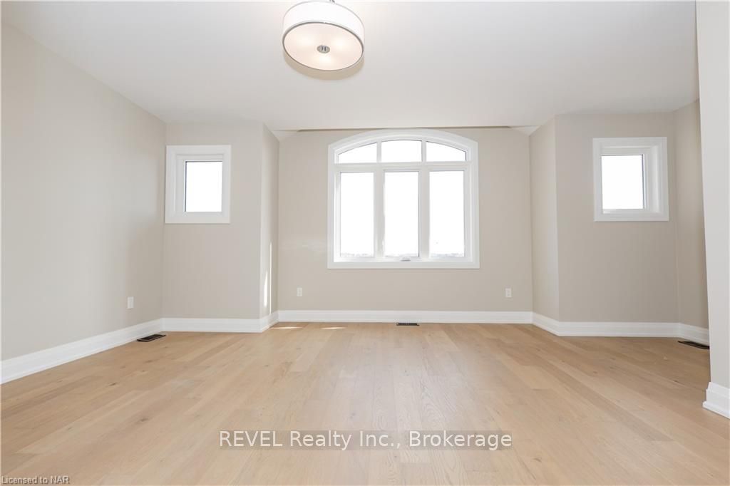 Photo 17 of 110 Elvira Way, Thorold, Rolling Meadows — HOMEH