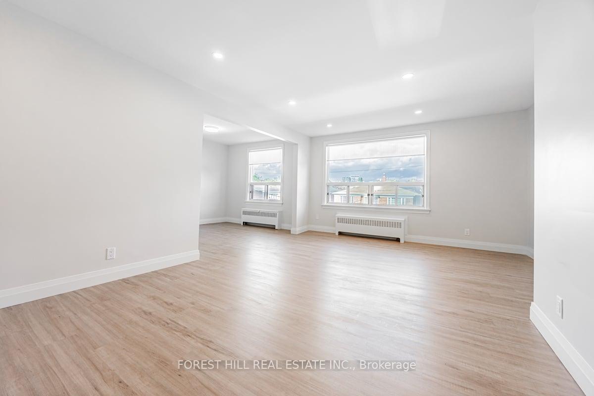 Photo 2 of Unit 4, 11 Markdale Avenue, Toronto, Humewood-Cedarvale — HOMEH