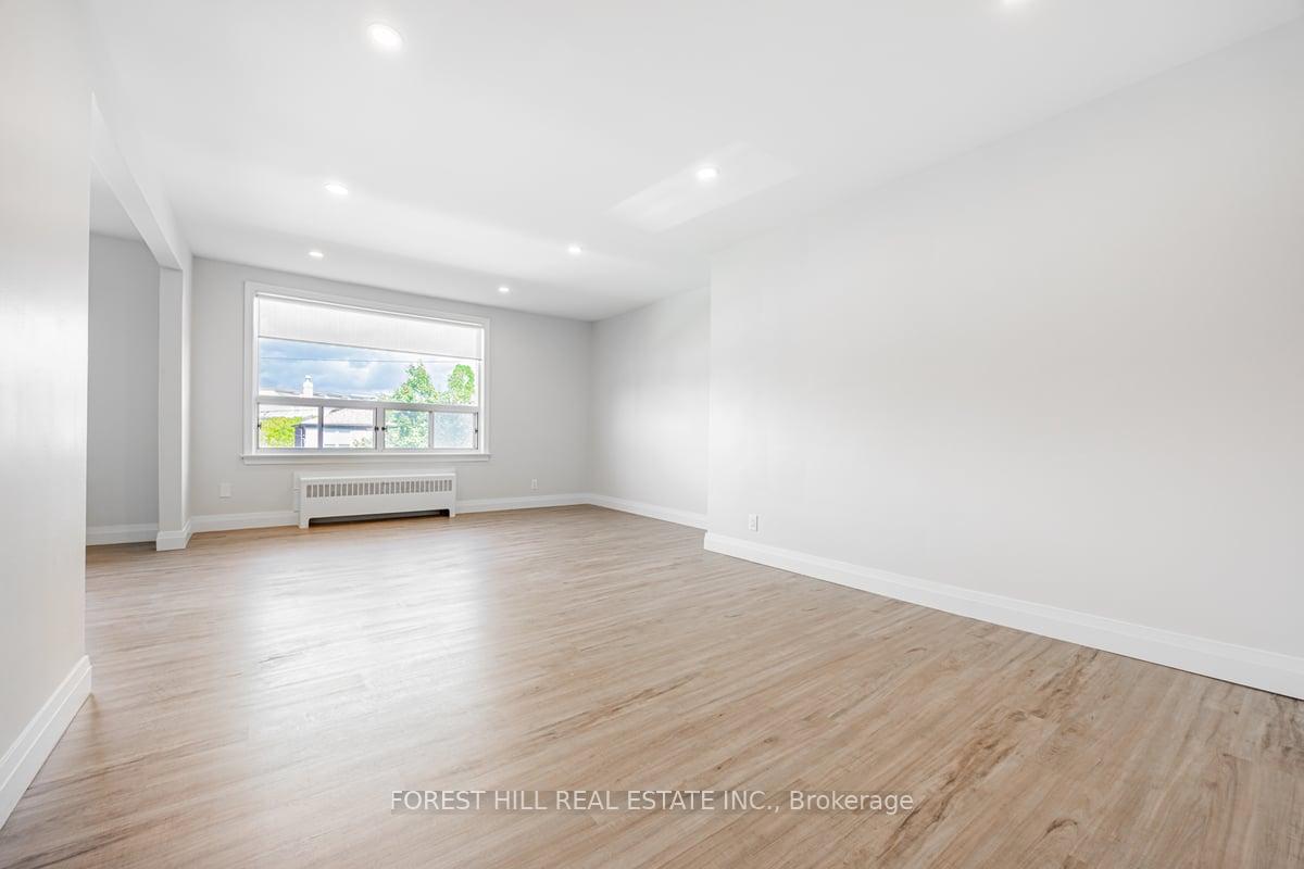 Photo 3 of Unit 4, 11 Markdale Avenue, Toronto, Humewood-Cedarvale — HOMEH