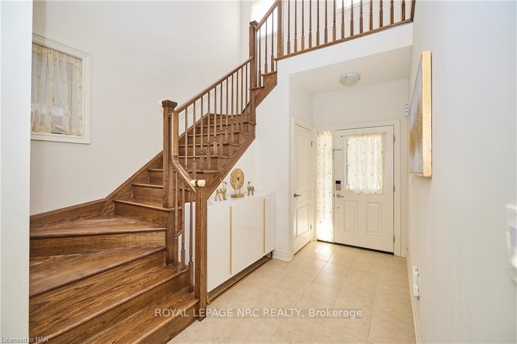 Photo 4 of 13 Winterberry Blvd, Thorold, Confederation Heights — HOMEH