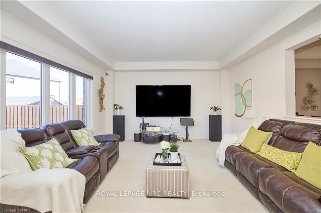 Photo 9 of 13 Winterberry Blvd, Thorold, Confederation Heights — HOMEH