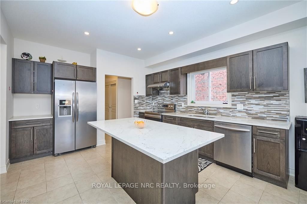 Photo 10 of 13 Winterberry Blvd, Thorold, Confederation Heights — HOMEH