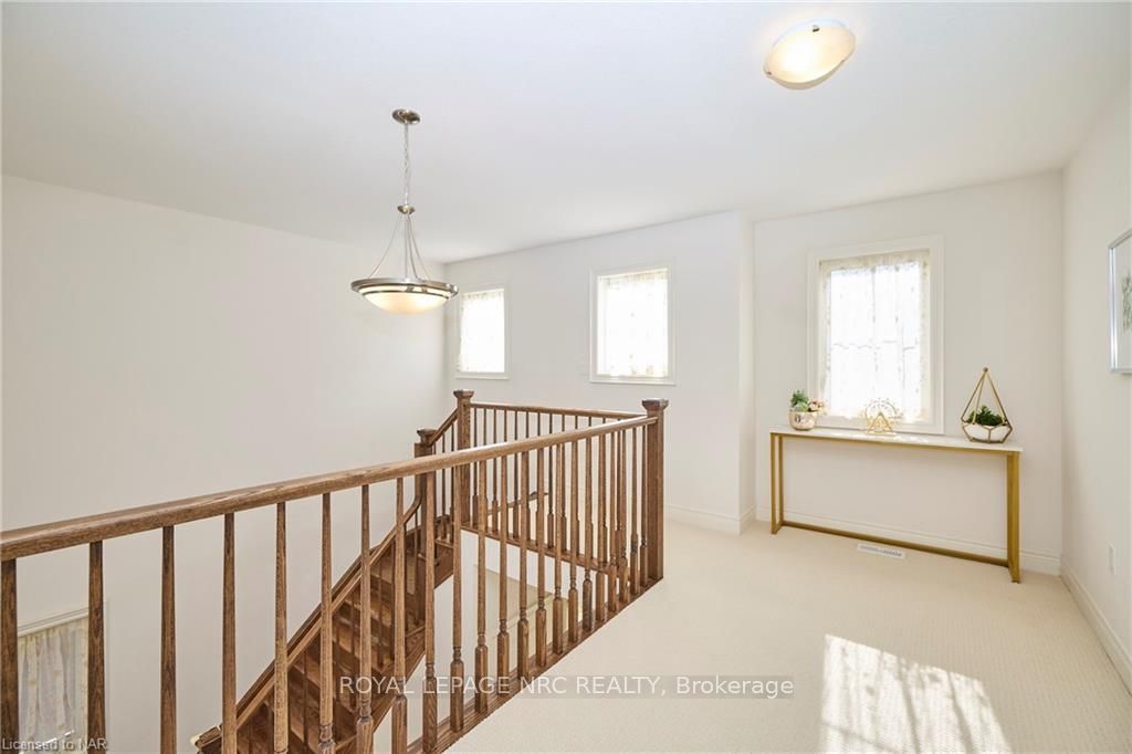 Photo 16 of 13 Winterberry Blvd, Thorold, Confederation Heights — HOMEH
