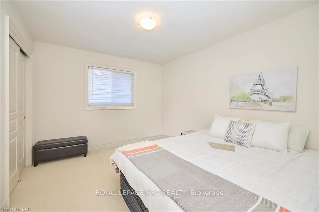 Photo 21 of 13 Winterberry Blvd, Thorold, Confederation Heights — HOMEH