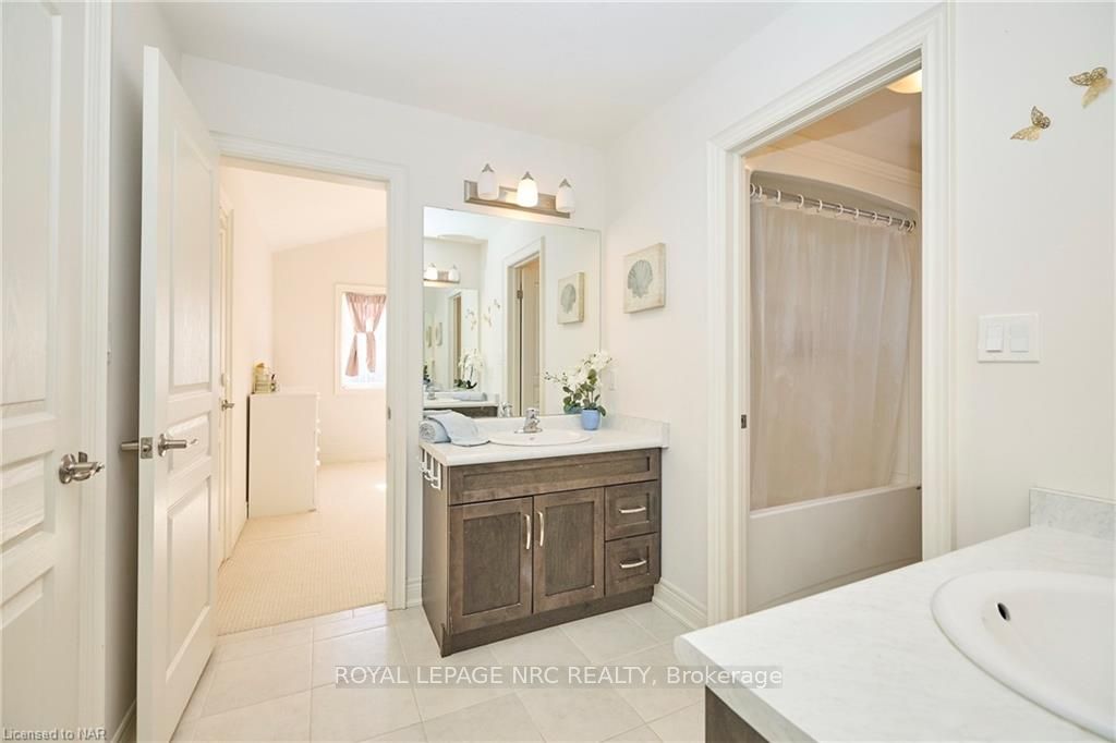Photo 26 of 13 Winterberry Blvd, Thorold, Confederation Heights — HOMEH