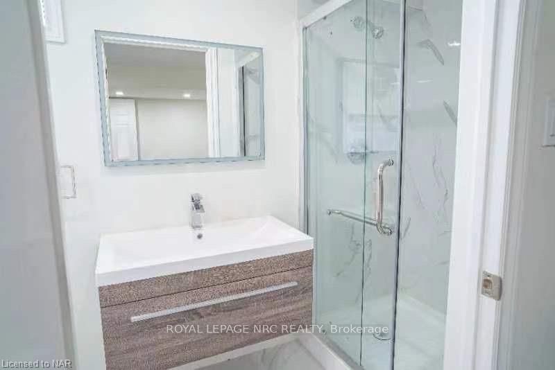 Photo 36 of 13 Winterberry Blvd, Thorold, Confederation Heights — HOMEH