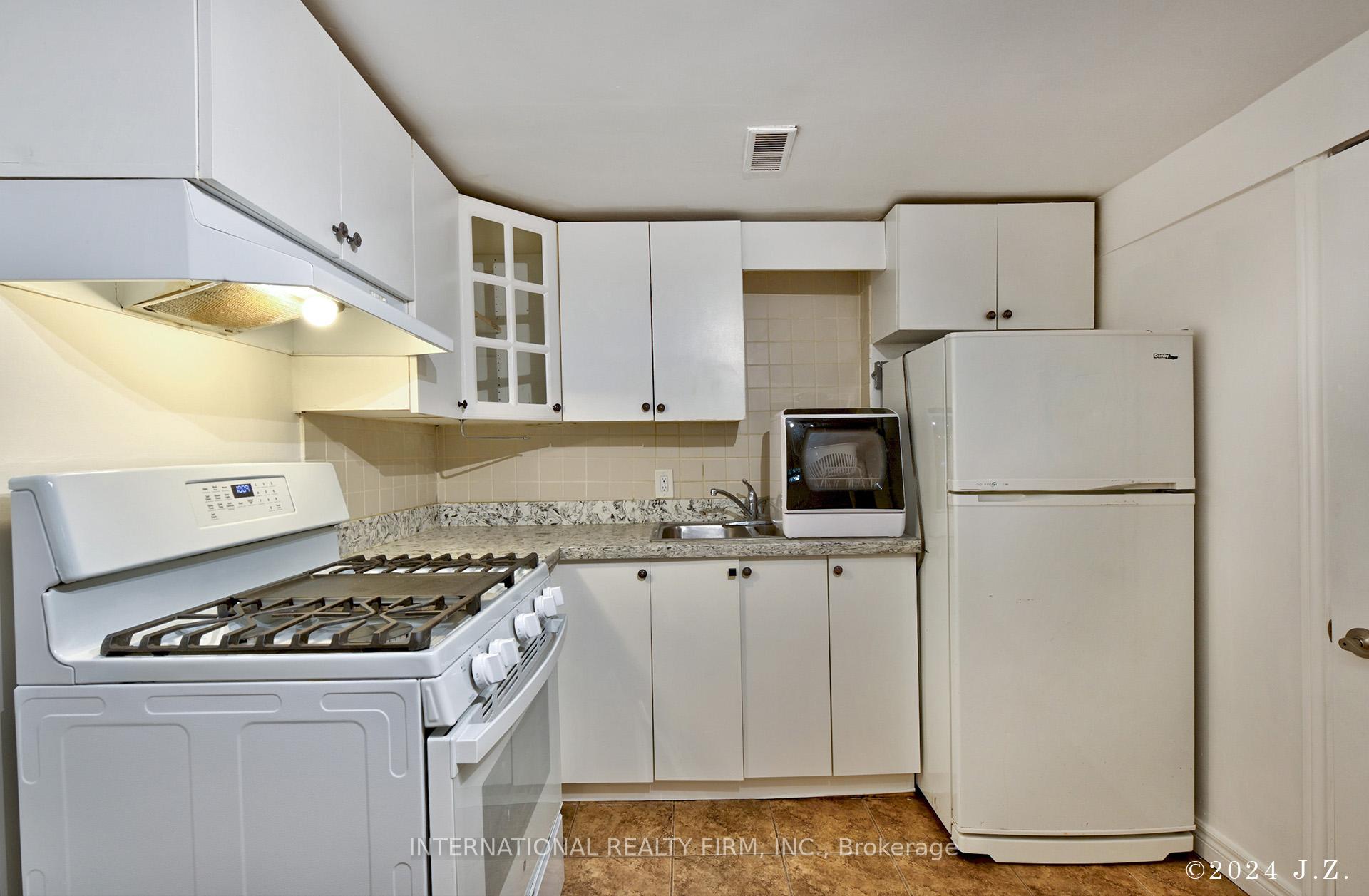 Photo 3 of Unit Lower, 454 Glenholme Avenue, Toronto, Oakwood Village — HOMEH
