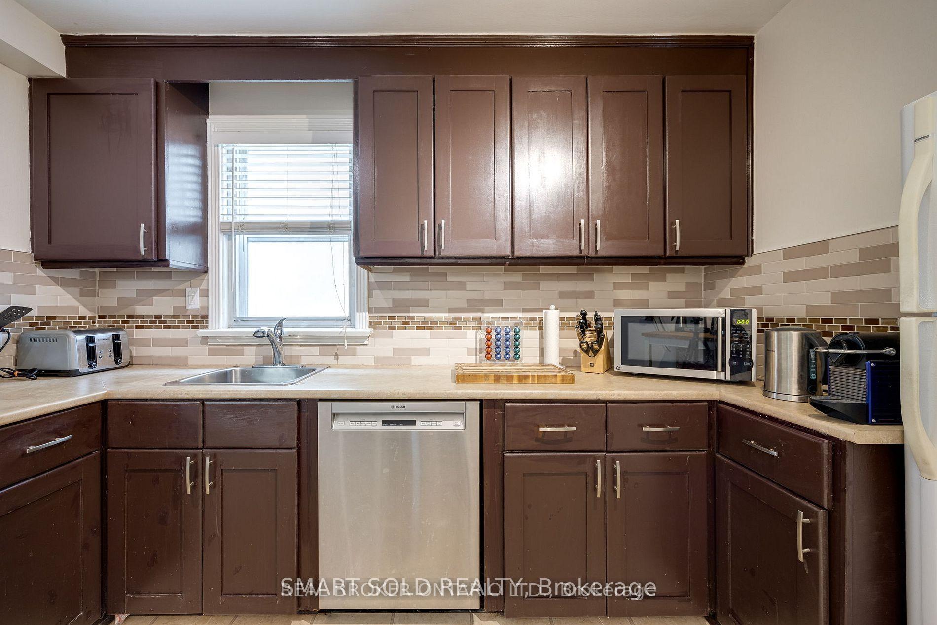 Photo 10 of 104 Cadorna Avenue, Toronto, East York — HOMEH