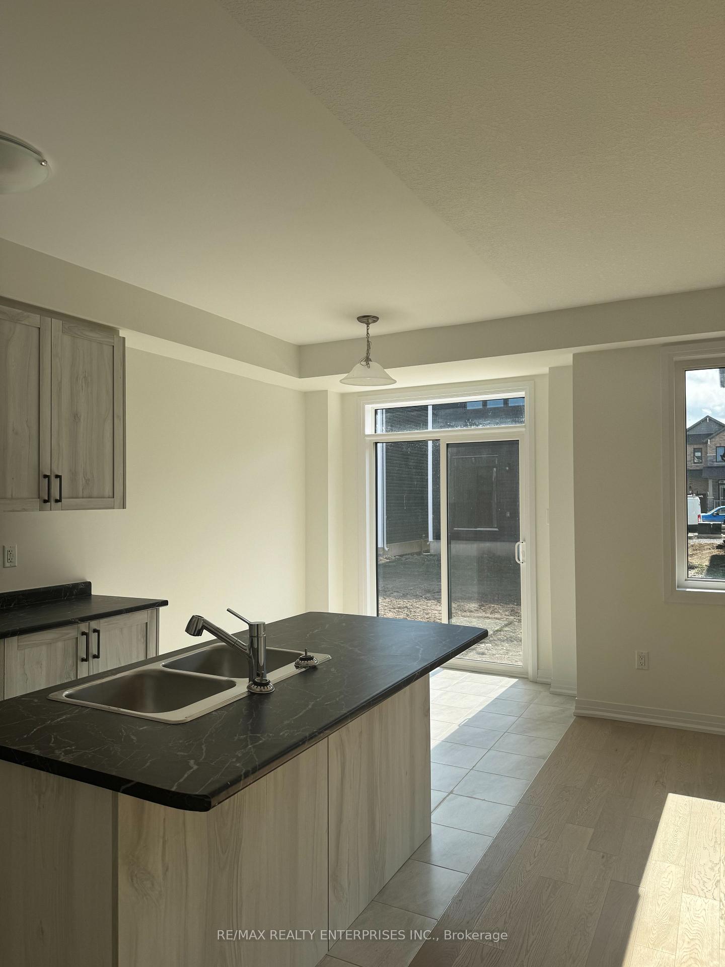 Photo 3 of 26 Velvet Way, Thorold, Rolling Meadows — HOMEH
