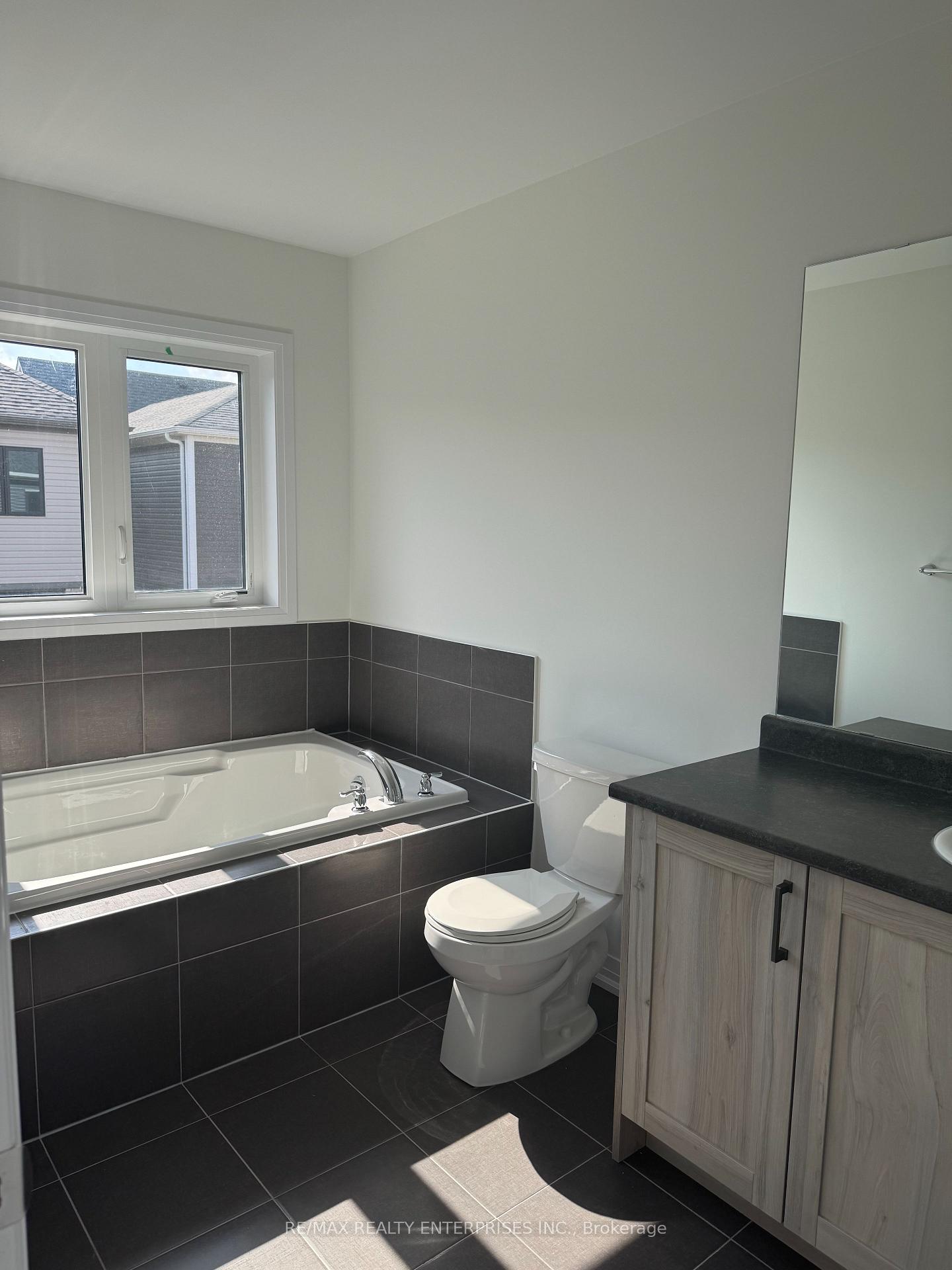 Photo 5 of 26 Velvet Way, Thorold, Rolling Meadows — HOMEH