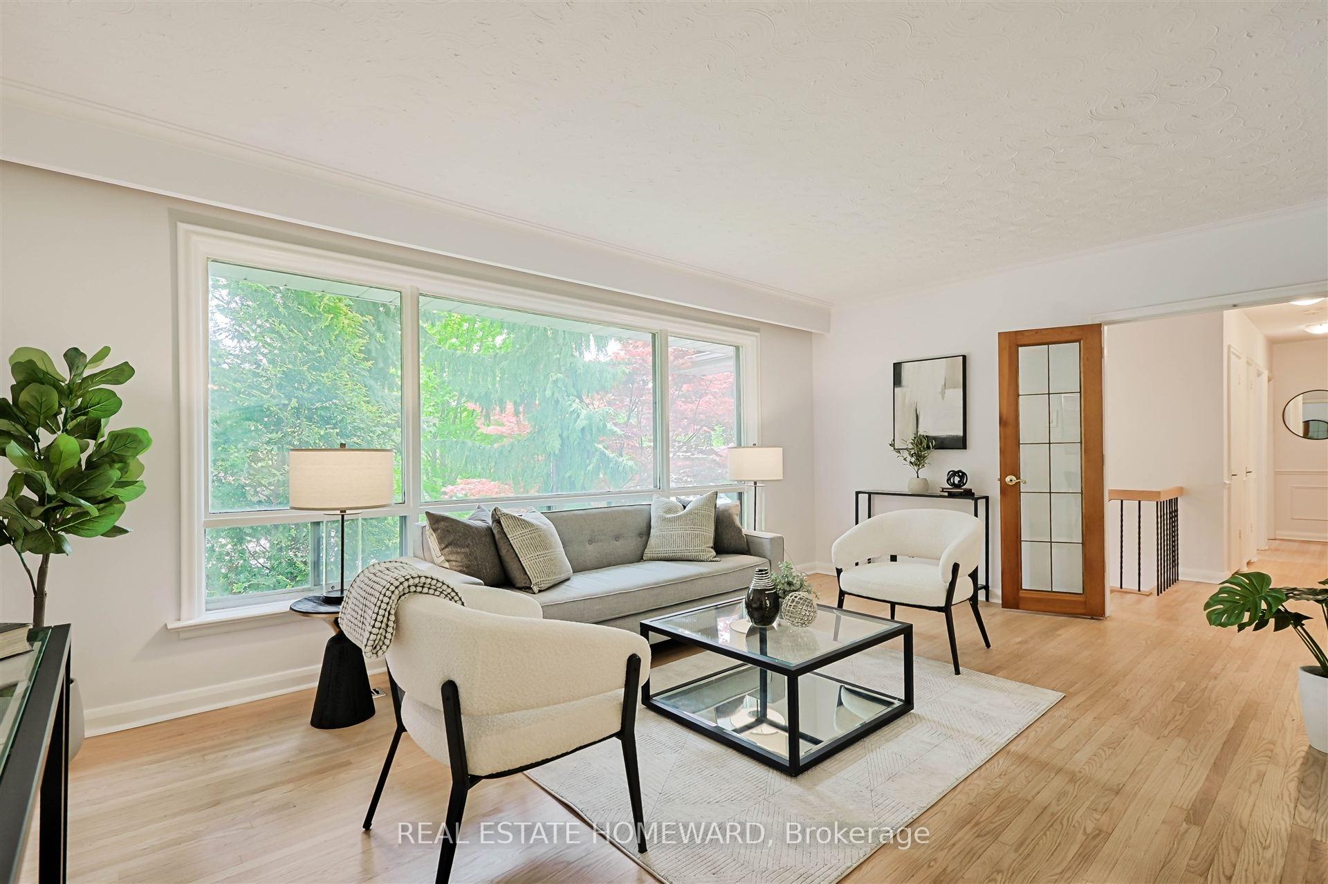 Photo 2 of 8 Burnview Crescent, Scarborough, Woburn — HOMEH