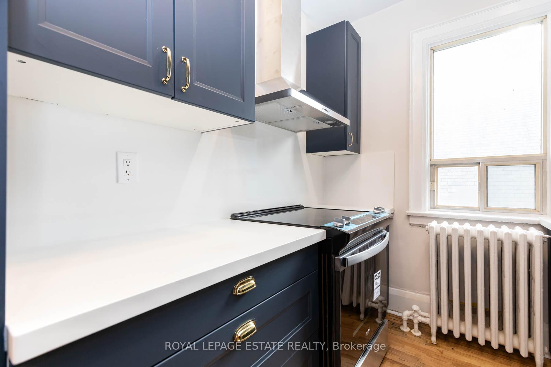 Photo 2 of Unit 19, 922 Bathurst Street, Toronto, The Annex — HOMEH
