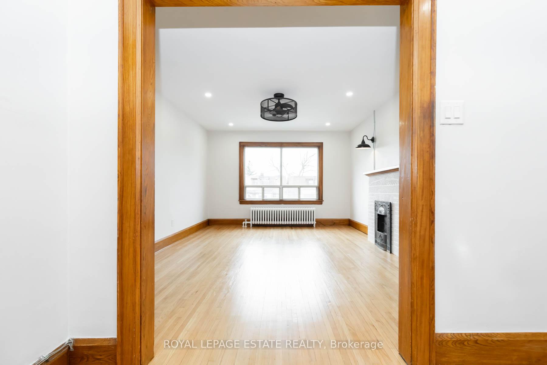 Photo 3 of Unit 19, 922 Bathurst Street, Toronto, The Annex — HOMEH