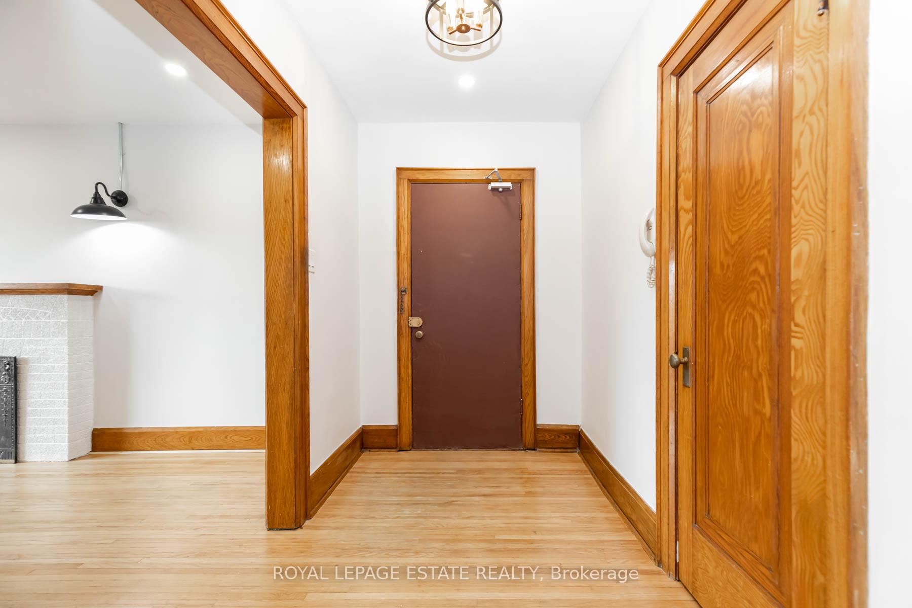 Photo 5 of Unit 19, 922 Bathurst Street, Toronto, The Annex — HOMEH