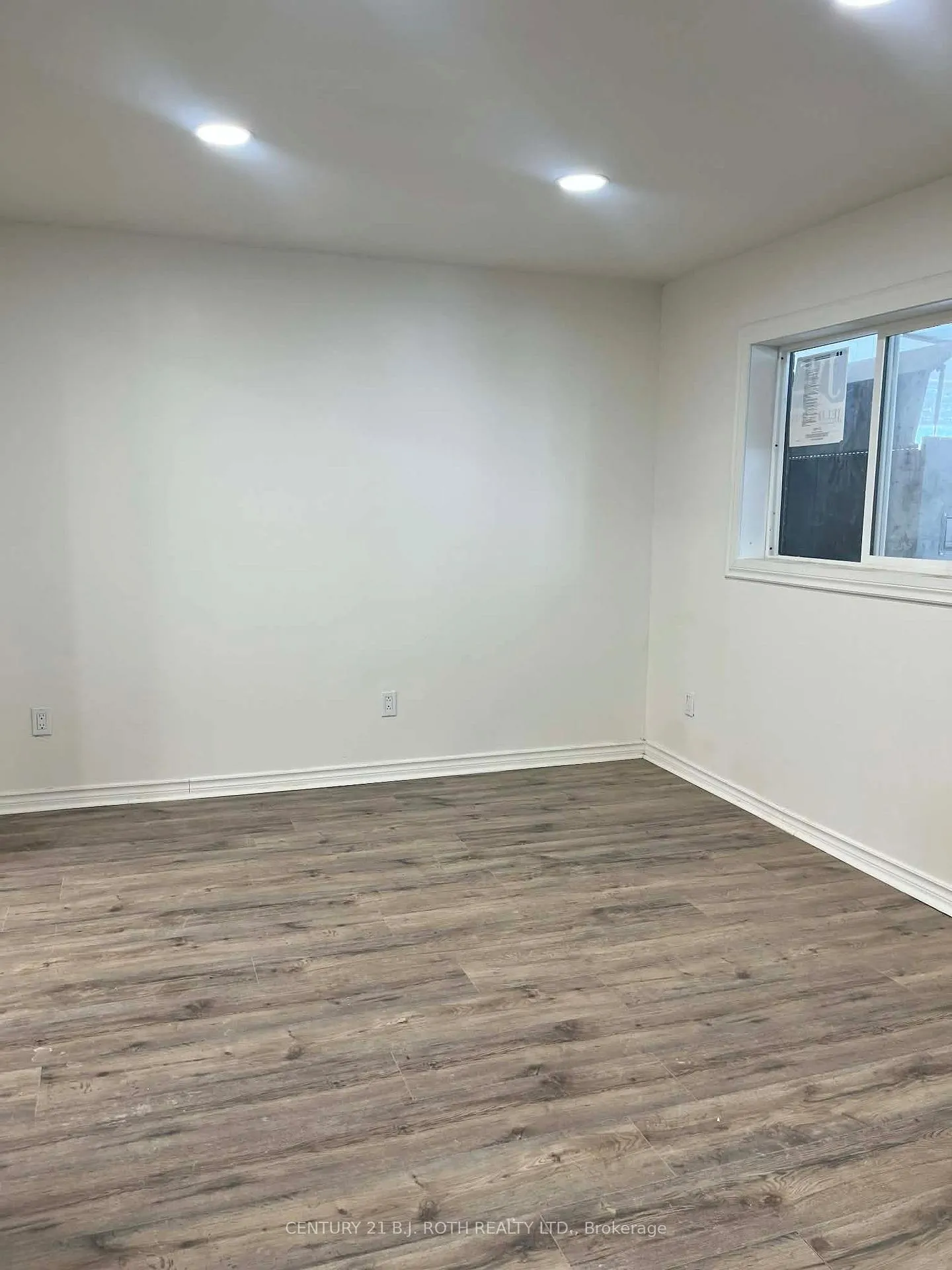 Photo 3 of Unit B, 20 Meadowland Avenue, Barrie, Allandale Heights — HOMEH