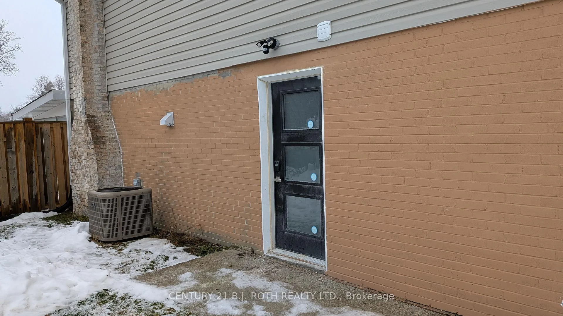 Photo 6 of Unit B, 20 Meadowland Avenue, Barrie, Allandale Heights — HOMEH