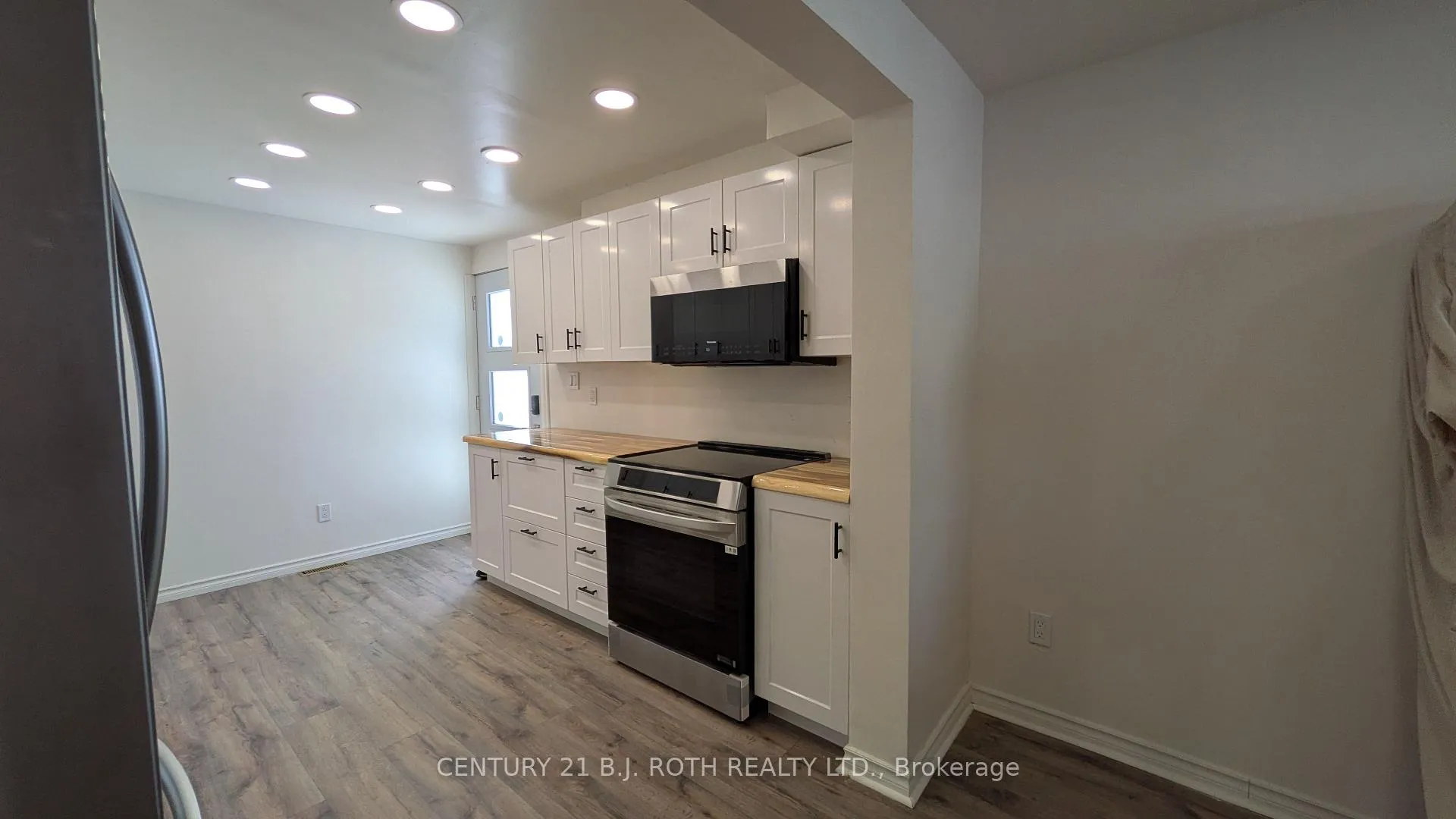 Photo 7 of Unit B, 20 Meadowland Avenue, Barrie, Allandale Heights — HOMEH