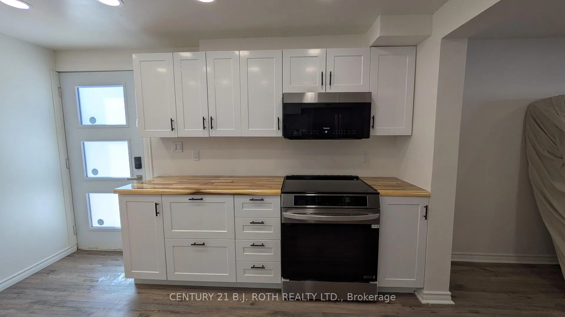 Photo 8 of Unit B, 20 Meadowland Avenue, Barrie, Allandale Heights — HOMEH