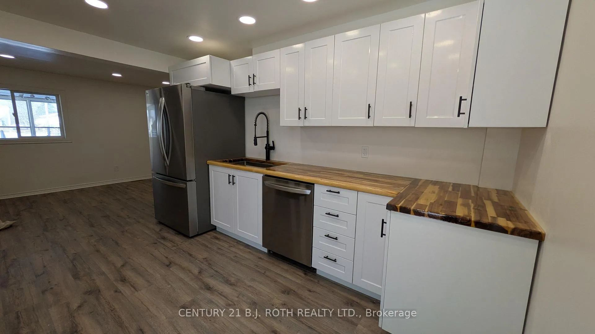 Photo 9 of Unit B, 20 Meadowland Avenue, Barrie, Allandale Heights — HOMEH