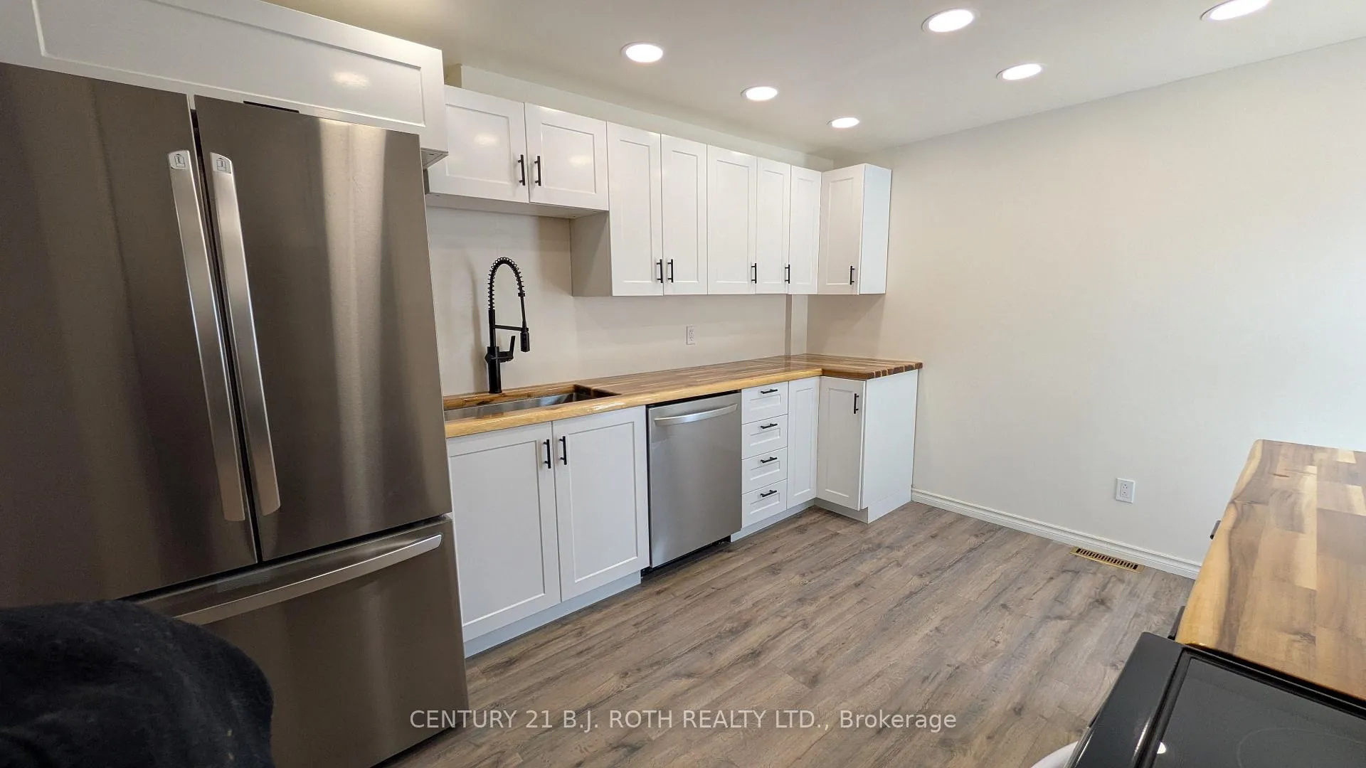 Photo 12 of Unit B, 20 Meadowland Avenue, Barrie, Allandale Heights — HOMEH