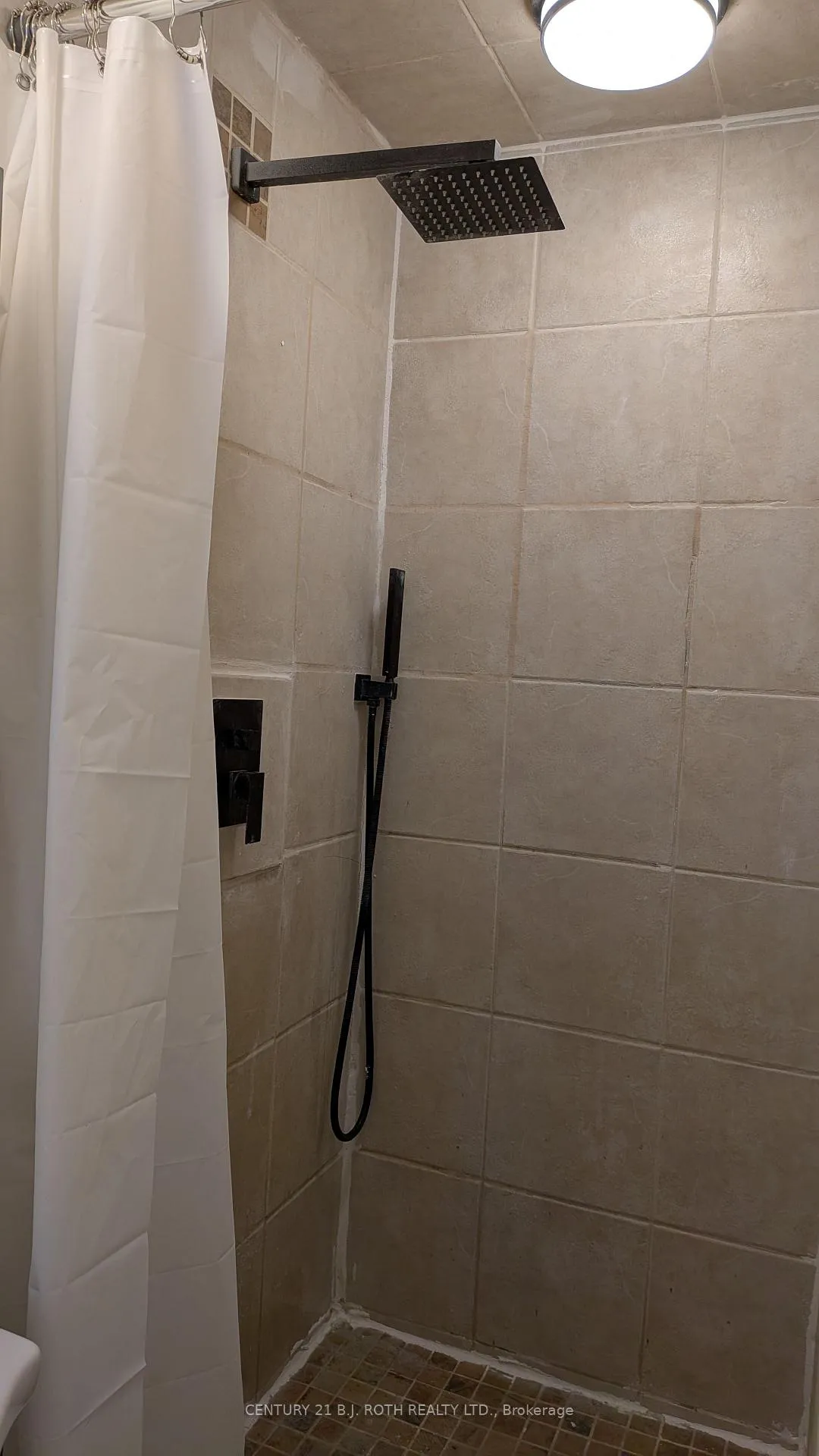Photo 16 of Unit B, 20 Meadowland Avenue, Barrie, Allandale Heights — HOMEH