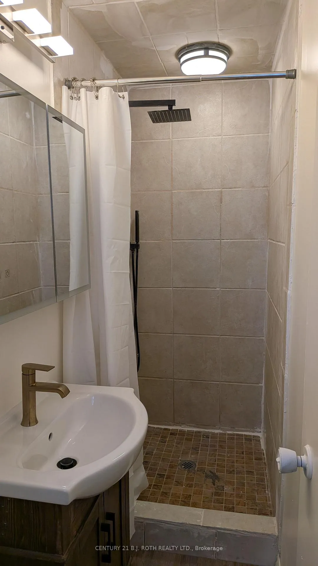 Photo 17 of Unit B, 20 Meadowland Avenue, Barrie, Allandale Heights — HOMEH